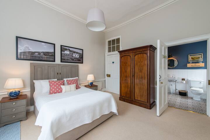 Fabulous Georgian Home by Princes Street gallery image 2