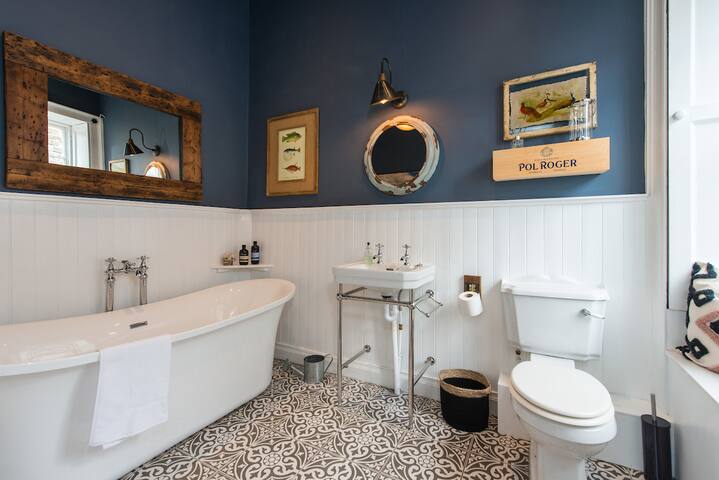 Fabulous Georgian Home by Princes Street gallery image 3