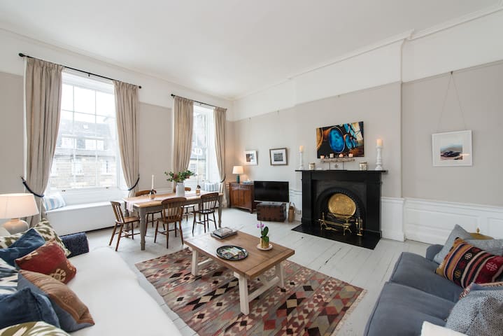 Fab Georgian Home by Princes St & Christmas Market