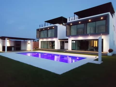 Popular Airbnb listing: Luxury Villa 100 Meters from the Beach + Pool + Jacuzzi + BBQ in Guerrero