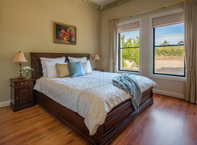 Barossa Shiraz Estate The Loft gallery image 5