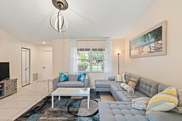 Cozy Palm Coast Home Near Beach & St. Augustine - Palm Coast, FL