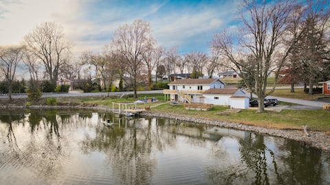 Cozy 5BR Lakefront House! FirePit, GameRoom, BBQ