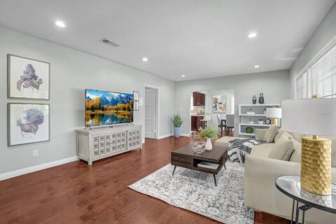 Sunny Modern Retreat Minutes from Disneyland