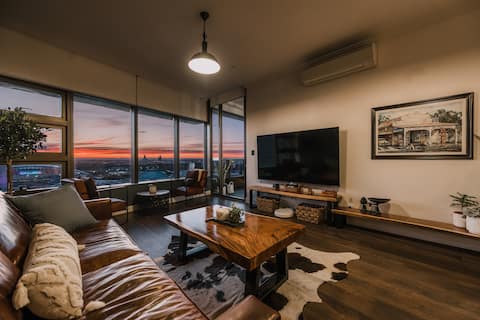 Top performing Airbnb: "Twilight" Olympic Park 2x King-beds Lux Apt in Sydney Olympic Park