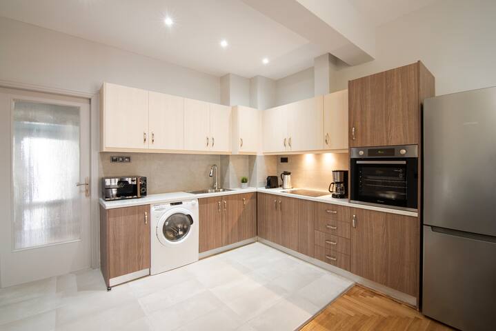 Acropolis Cozy 70sqm Apartment gallery image 2