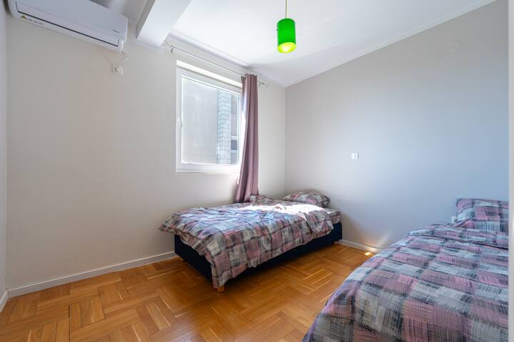 Të gjitha dhomat e gjumit janë me ajër të kondicionuar për rehati maksimale të vizitorëve. 