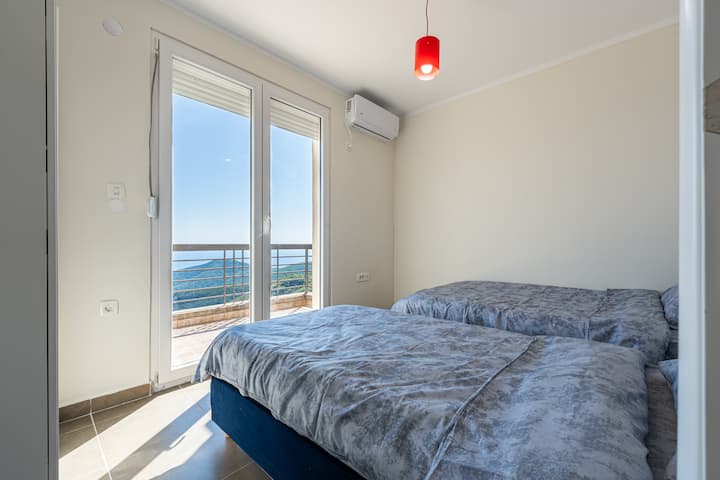 Pamje e mrekullueshme nga dhomat e gjumit! Por edhe hije për një pushim të mirë gjatë natës:)