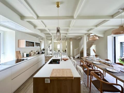 Le 70, large renovated house in Sainte-Marine