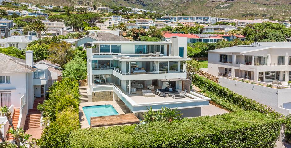 Spacious Villa with Stunning Views: Your Paradise