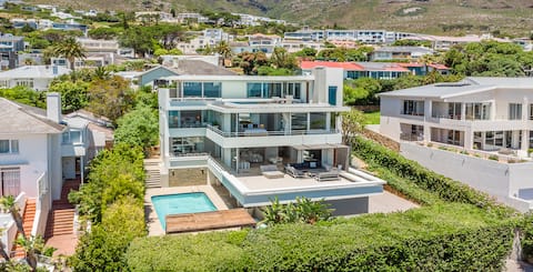 Spacious Villa with Stunning Views: Your Paradise