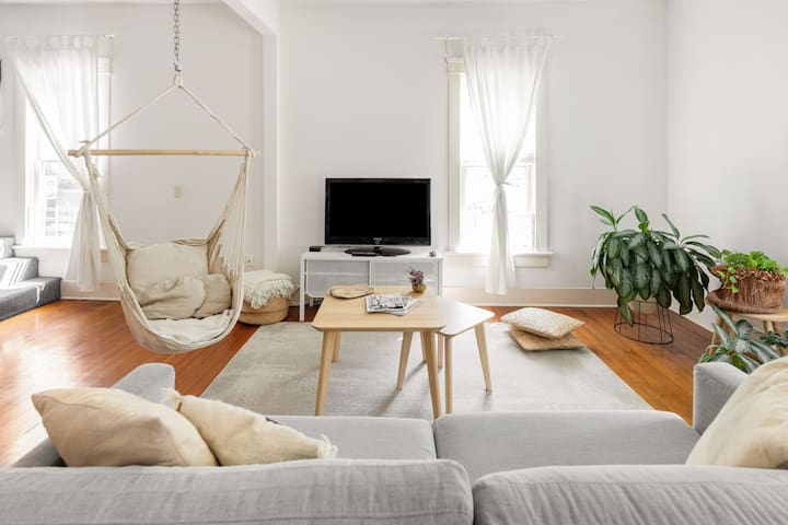 Sunny, Open 2 Story Apt Downtown w/ Parking