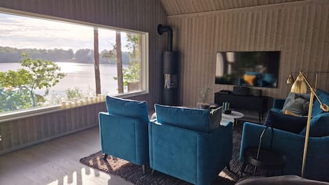 Luxurious tranquility right by the lake