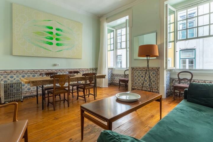 Large flat near the Cathedral