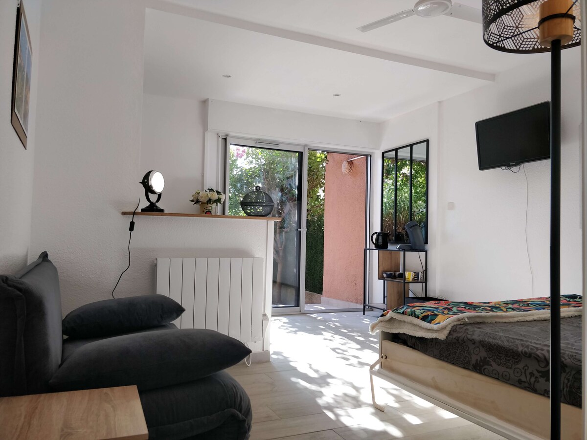 woonkamer met opklapbed en slaapbank indien nodig