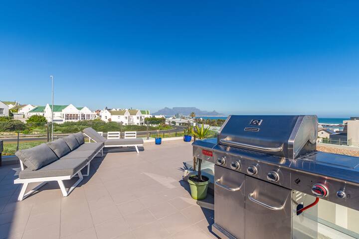 Luxury beachfront penthouse gallery image 5