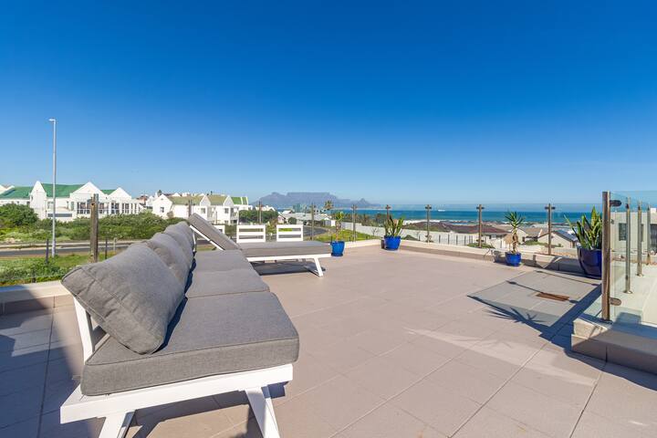 Luxury beachfront penthouse gallery image 4