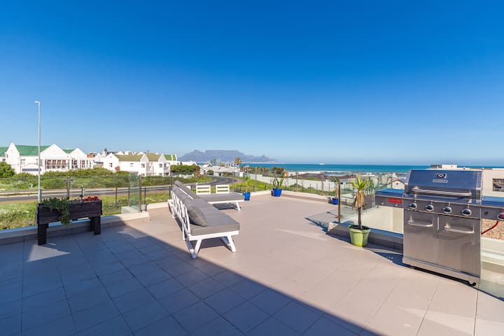 Luxury beachfront penthouse gallery image 3