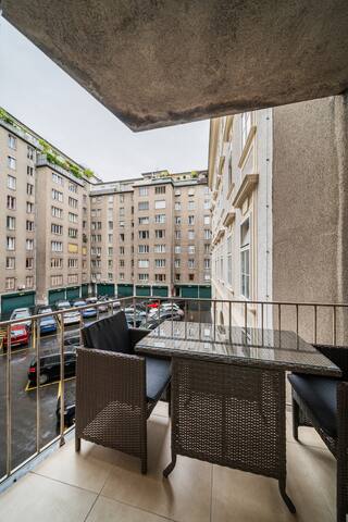 1 min to Stephansdom | Luxury in Vienna’s Center gallery image 3