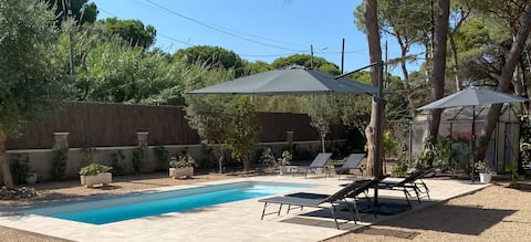 Fantastic heated pool house, 5 min from the sea