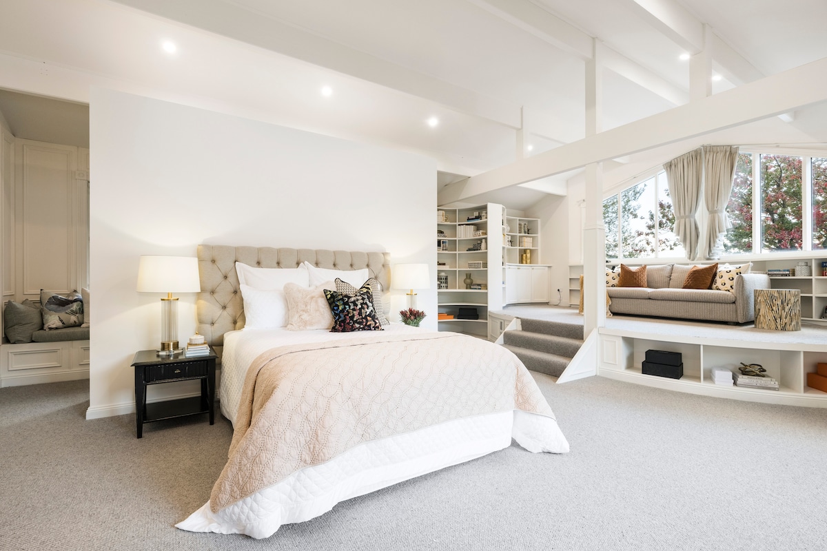 Bedroom 3 in the Main Residence (with ensuite bathroom)