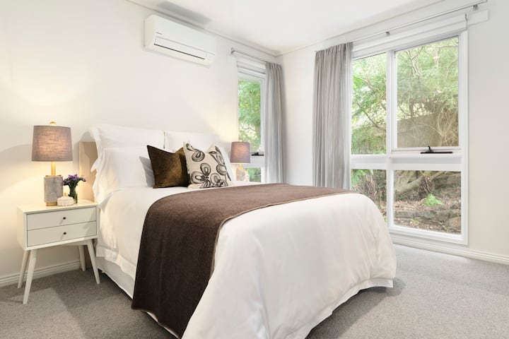 Bedroom 1 in the Cottage (with ensuite bathroom)