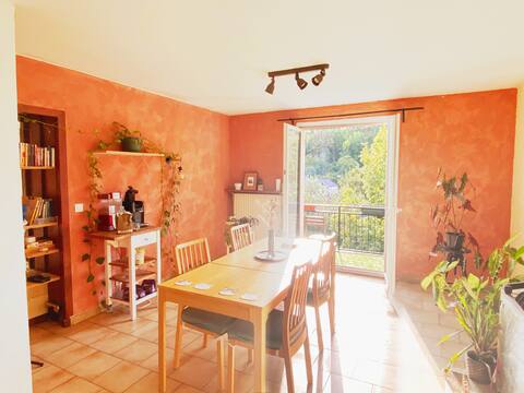 Quiet big house, 4 min walk from subway 11