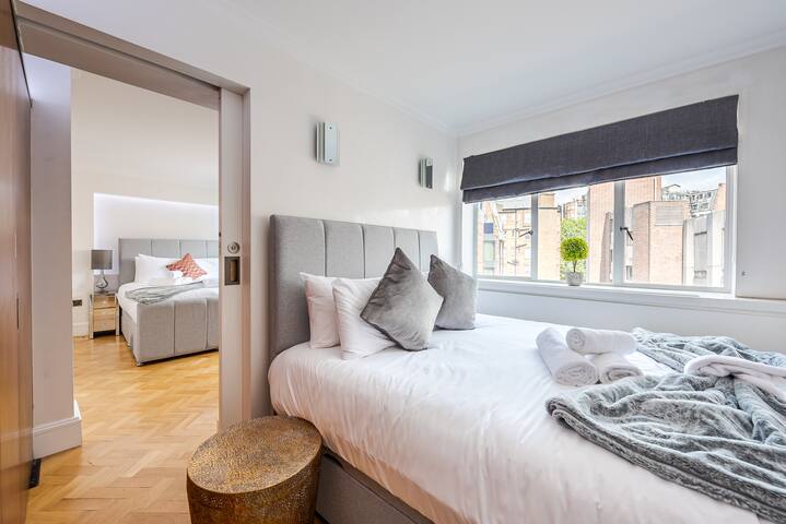 City Luxe: Your Stylish Escape gallery image 4