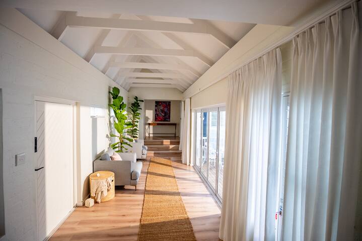 Luxurious Ocean-View Villa with Pool & Pizza Oven gallery image 5