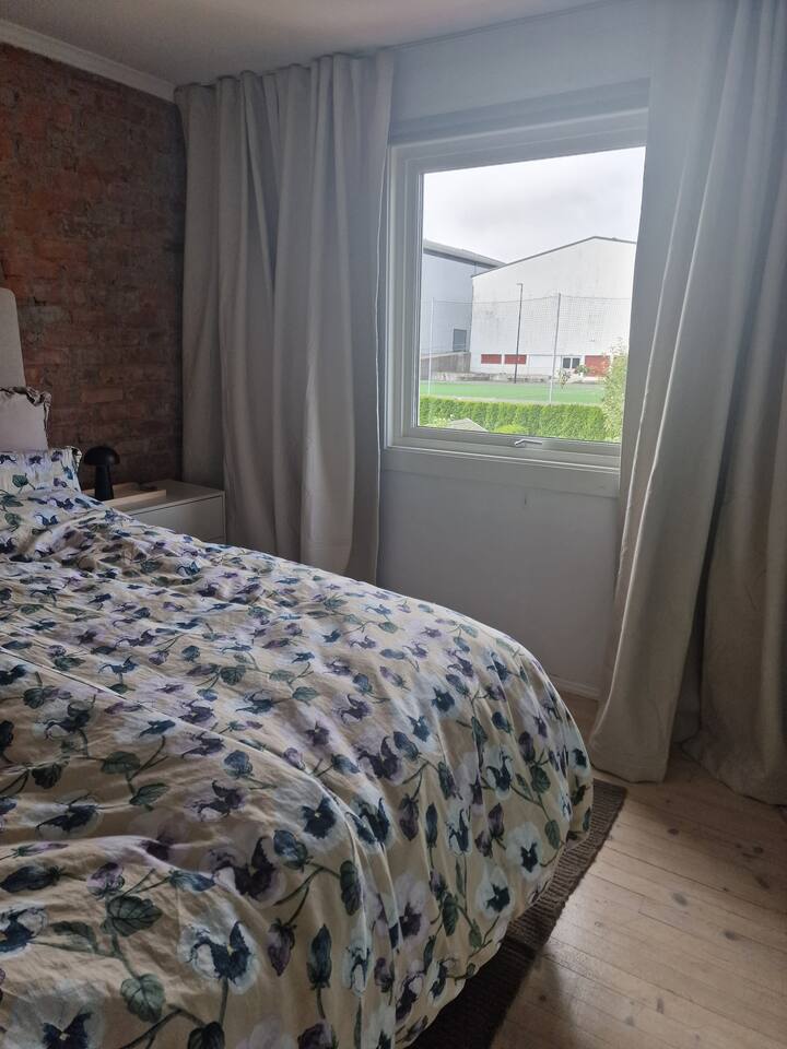 Bedroom 3, good 180cm Swan bed