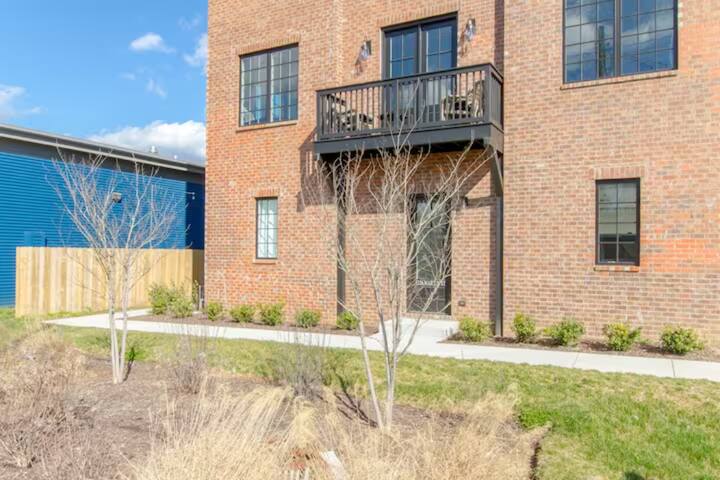 Two Beautiful Homes – Walkable to Geodis gallery image 2