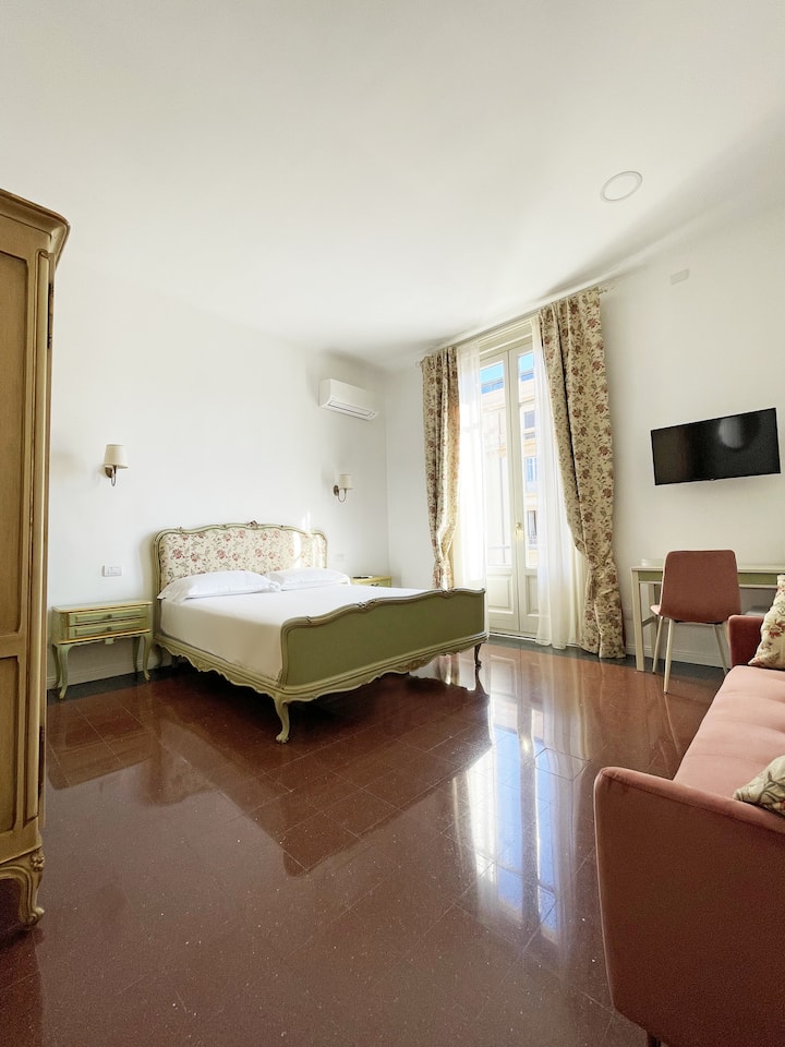 Isola Romantic Room Bed and breakfasts for Rent in Messina, Sicilia