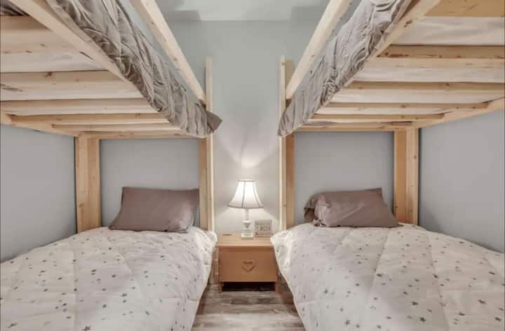 Lower basement bedroom with 2 bunk beds