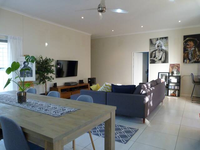 Happy Travellers gallery image 3