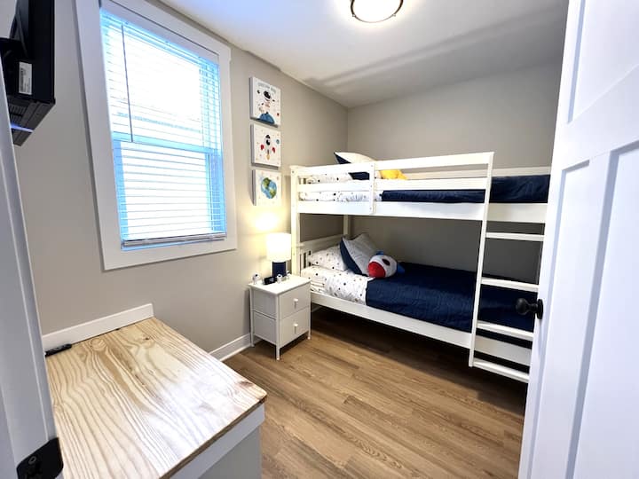 Двуетажна спалня - за 2 - ма души