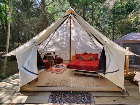 200 Acre Romantic Glamping on Tiny Spring Fed Lake