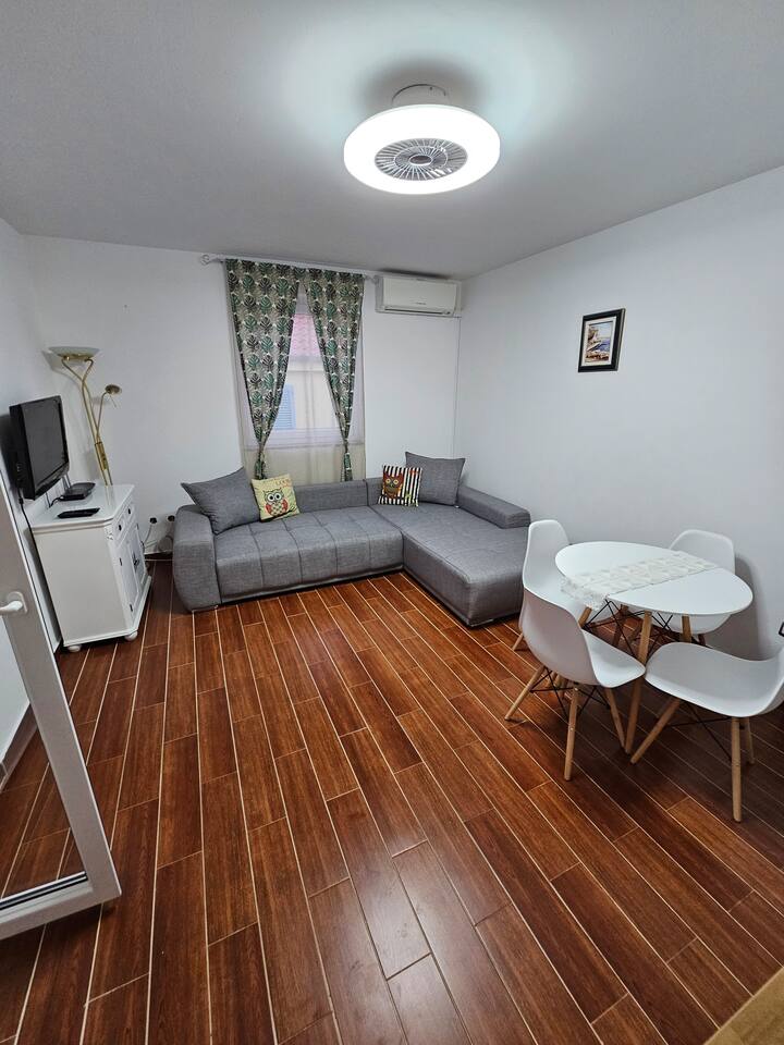 Cozy Apartment With Seaview, Direct On The Beach - Starigrad-Paklenica