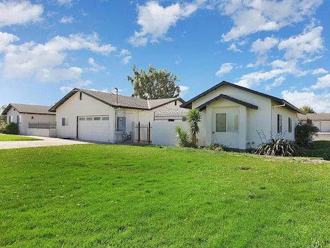 LUX Spacious Custom Tracy Home Mountain View Exit