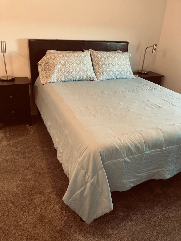 Queen bedroom - memory foam mattress