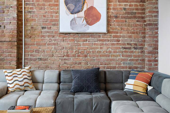 Urban Oasis Loft: 3BR Retreat w/Cinema Experience gallery image 5