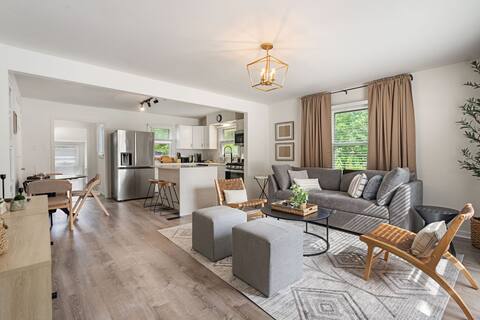 Charming Home in Westmont, Close to Chicago!