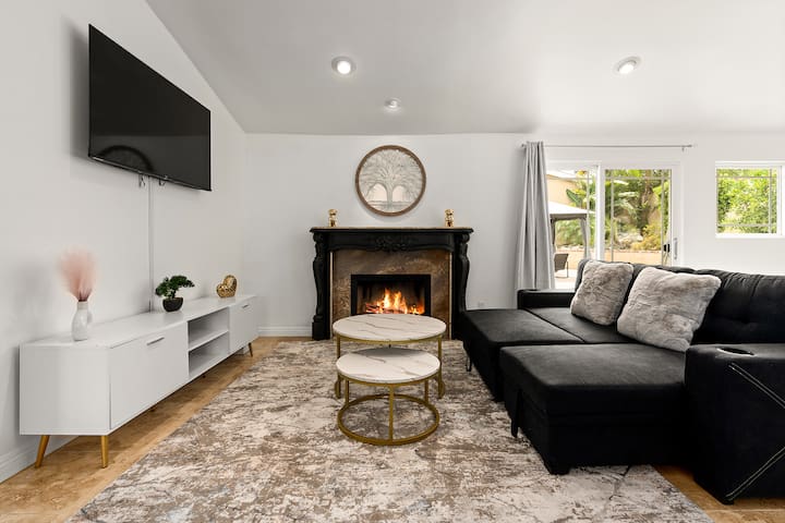 Prime Woodland Hills – 4 Beds/Firepit/BBQ/Hot Tub!