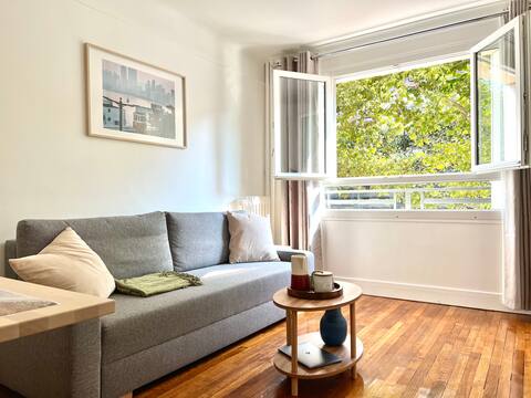 Spacious and quiet apartment (close to Paris-15 min).
