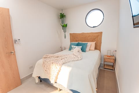 Modern apartment near airport | WiFi 100MB + A/C