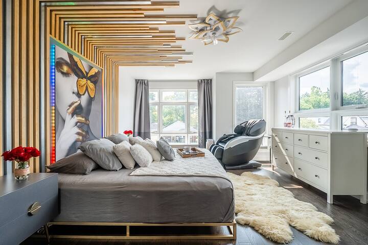 3-Storey 3 Beds 3 Baths Detached Home w/2 outdoors gallery image 3