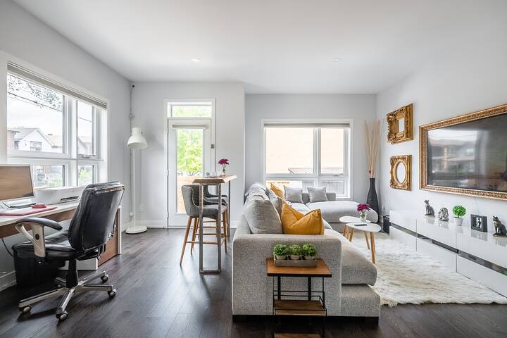 3-Storey 3 Beds 3 Baths Detached Home w/2 outdoors gallery image 5