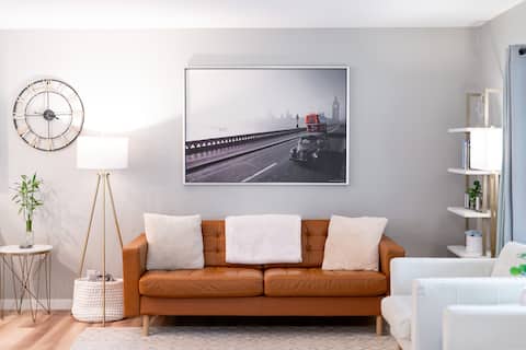 Minneapolis Home w/Luxuries! Hot Tub, Gym