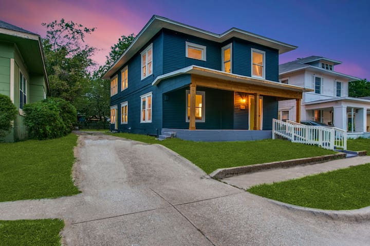 6 Bedrooms | 3 Miles to Downtown gallery image 2