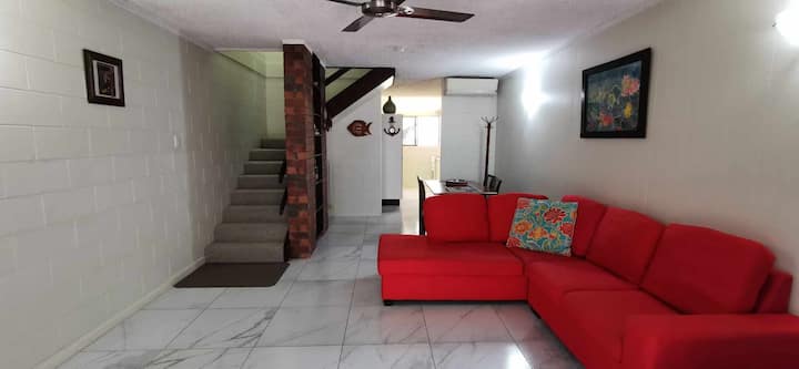 2brm Unit Near Strand & Cbd - Townsville