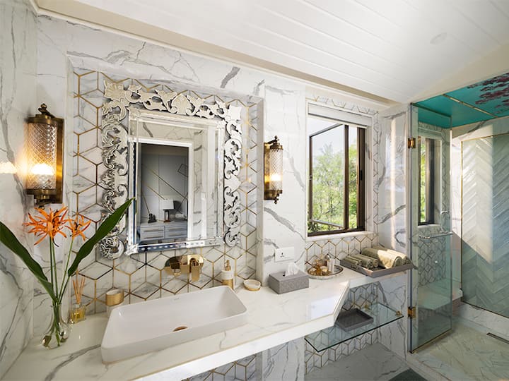 Full bathroom 2 image 1
